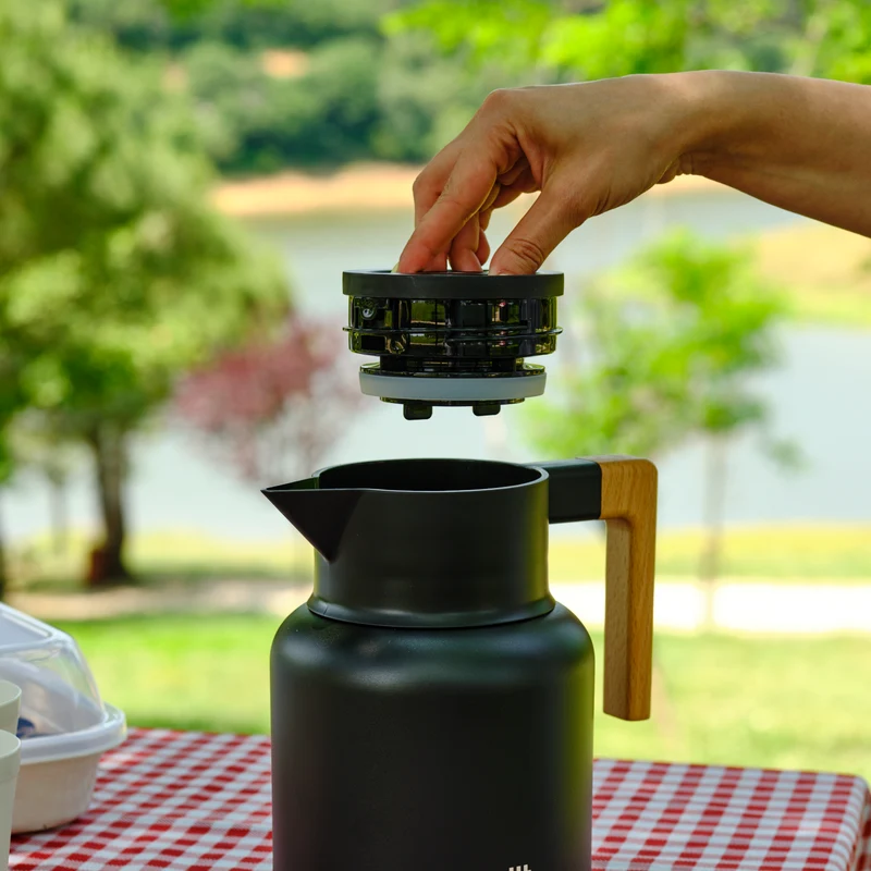 Karaca Corelock Isolierflasche aus Edelstahl, 1,6 l, Schwarz