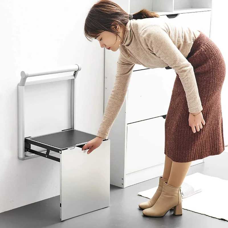 An der Wand befestigter, verdeckter Schuhwechselhocker