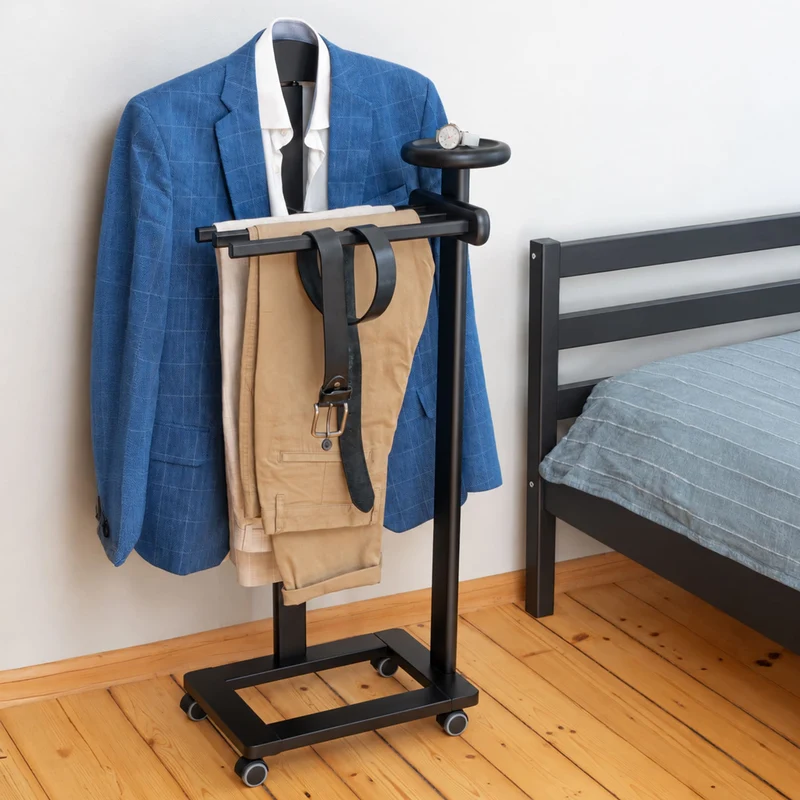 Tatkraft Baron – Herrendiener, Made in Italy, mit einem Kleiderbügel, drei Hosenhaltern, Ablage und Rollen, aus Buchenholz, Schwarz