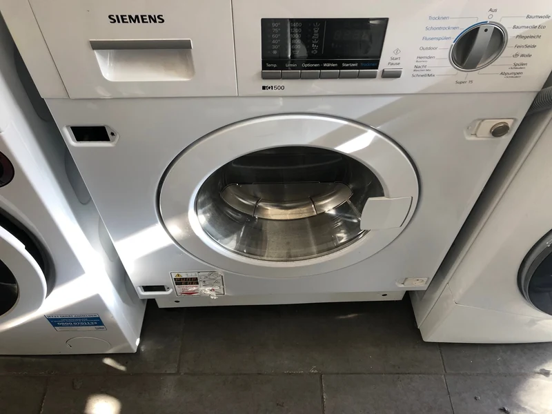 Waschtrockner Siemens iQ500 Einbau / 7,00 kg / 4,00 kg / B / 270 kWh / 1.400 U