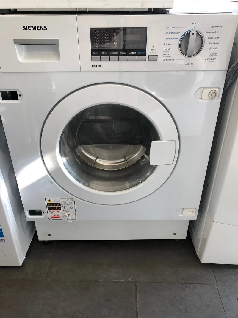 Waschtrockner Siemens iQ500 Einbau / 7,00 kg / 4,00 kg / B / 270 kWh / 1.400 U