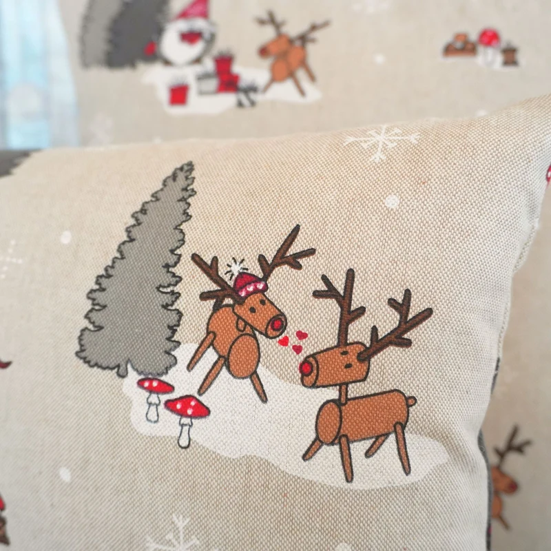 Weihnachtlicher Sofa-Kissenbezug mit Rentier- und Wichtelmotiven