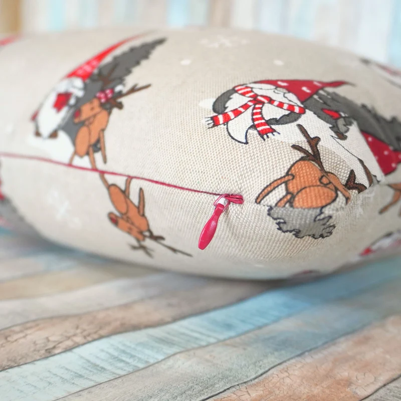 Weihnachtlicher Sofa-Kissenbezug mit Rentier- und Wichtelmotiven