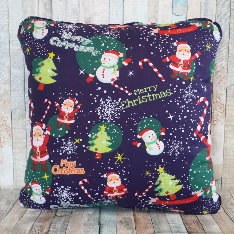 Weihnachtlicher Sofa-Kissenbezug mit Rentier- und Wichtelmotiven