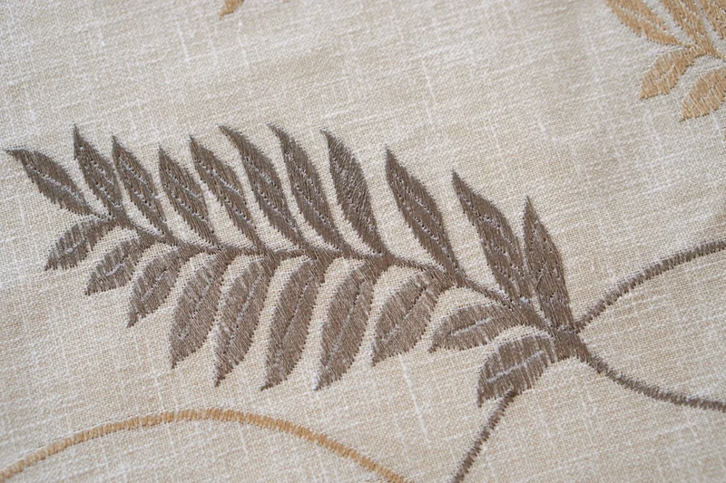 Tischdecke, Tischläufer - bestickte Zweige und Blätter in Leinenoptik