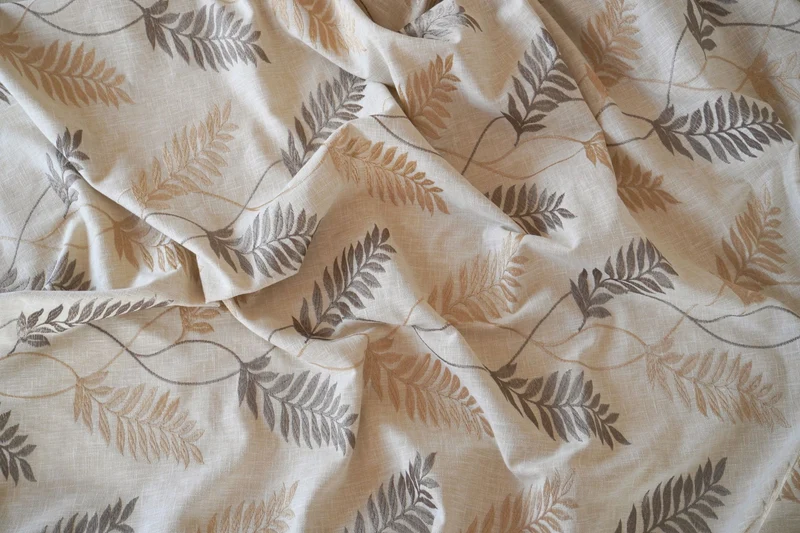 Tischdecke, Tischläufer - bestickte Zweige und Blätter in Leinenoptik