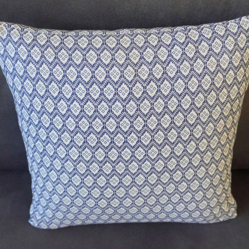 Sofakissenbezug / Kissenhülle mit nordisch blauen Ornamenten Motiven