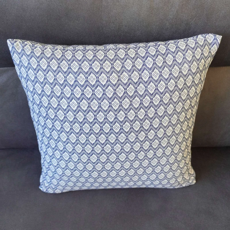 Sofakissenbezug / Kissenhülle mit nordisch blauen Ornamenten Motiven
