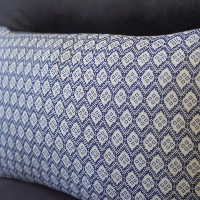 Sofakissenbezug / Kissenhülle mit nordisch blauen Ornamenten Motiven
