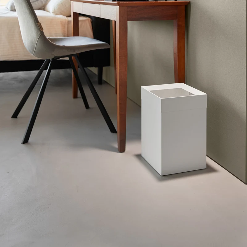 Short Trash Can