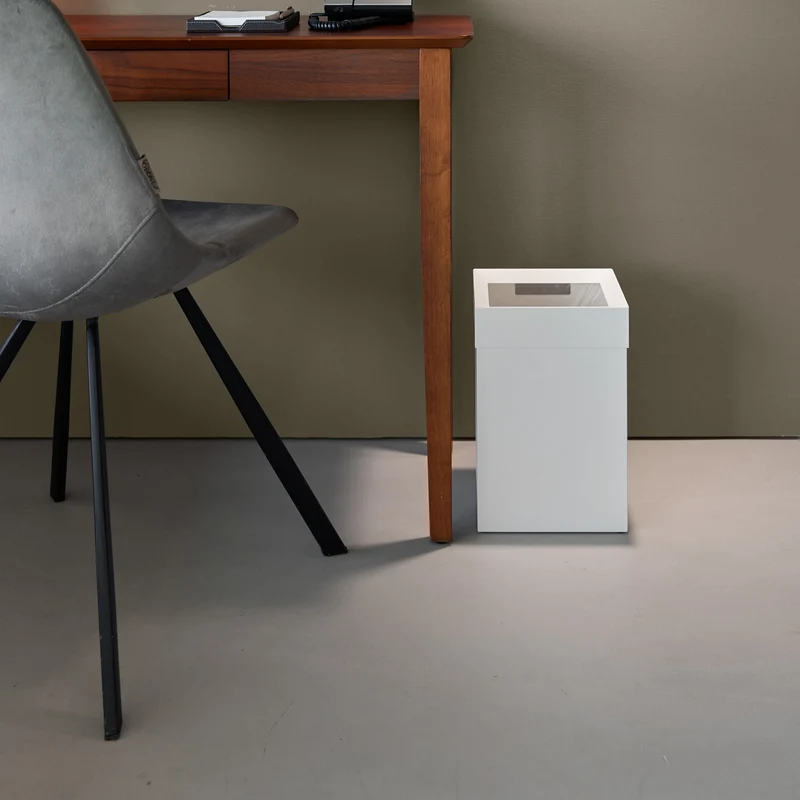 Short Trash Can