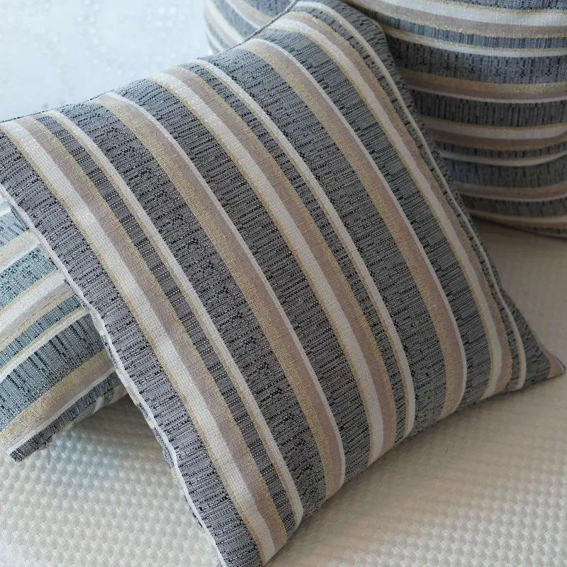 Sofa Kissen-Bezug / Sofakissenhülle mit Streifen und glitzernden Goldfäden