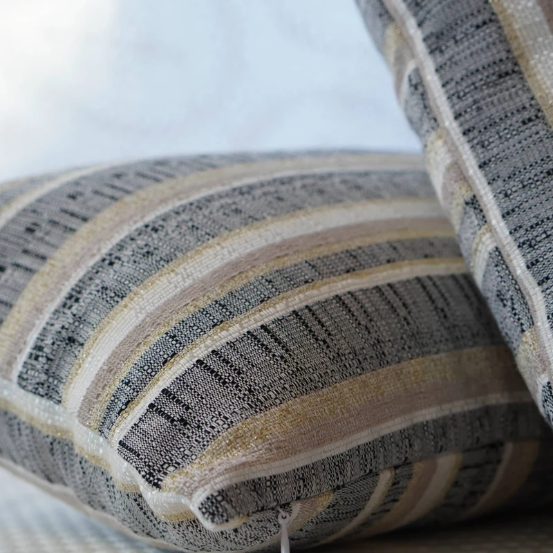 Sofa Kissen-Bezug / Sofakissenhülle mit Streifen und glitzernden Goldfäden
