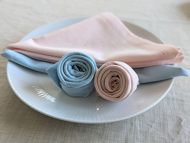 Leinen Stoffserviette mit breiten Rändern