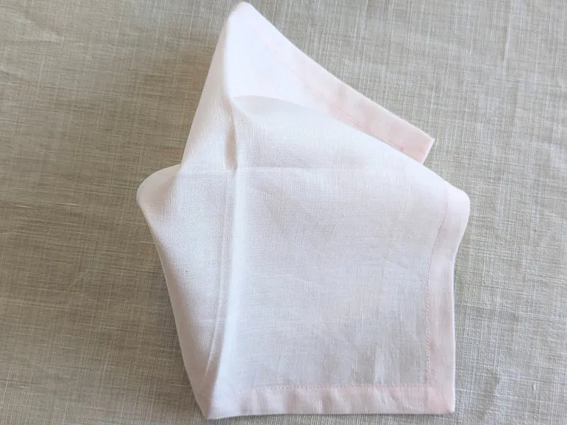 Leinen Stoffserviette mit breiten Rändern