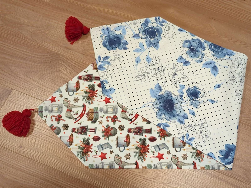 Tischläufer mit Quasten, zwei Seiten - Weihnachtliches und Blumen Motiv