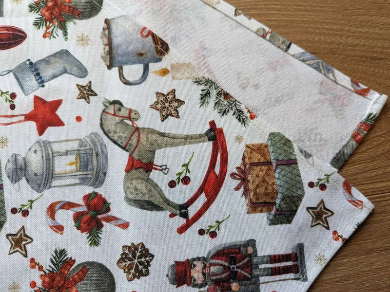 Tischläufer mit Quasten, zwei Seiten - Weihnachtliches und Blumen Motiv