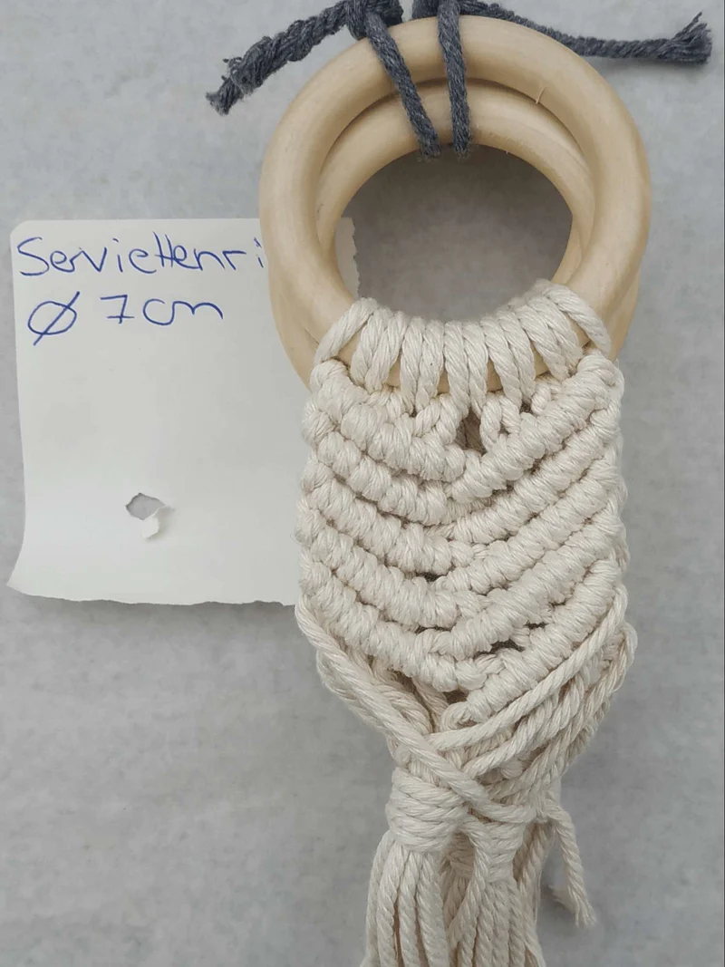 Makramee Serviettenringe mit Leinenservietten