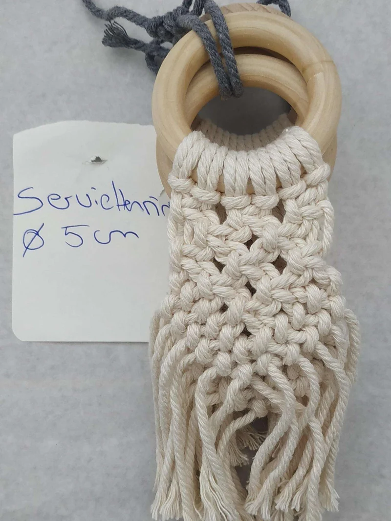Makramee Serviettenringe mit Leinenservietten