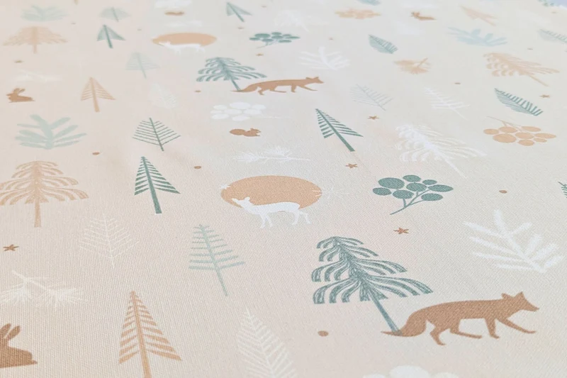 Festliche Tischdecke, Läufer mit Waldtieren im kalten Wald