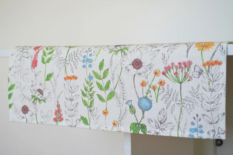 Blumen-Tischdecke, Läufer - Blumen auf weißem Hintergrund