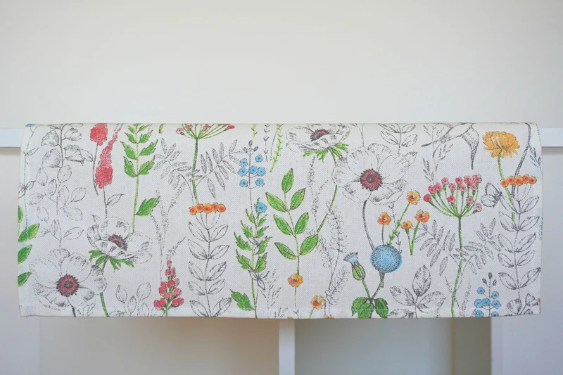 Blumen-Tischdecke, Läufer - Blumen auf weißem Hintergrund