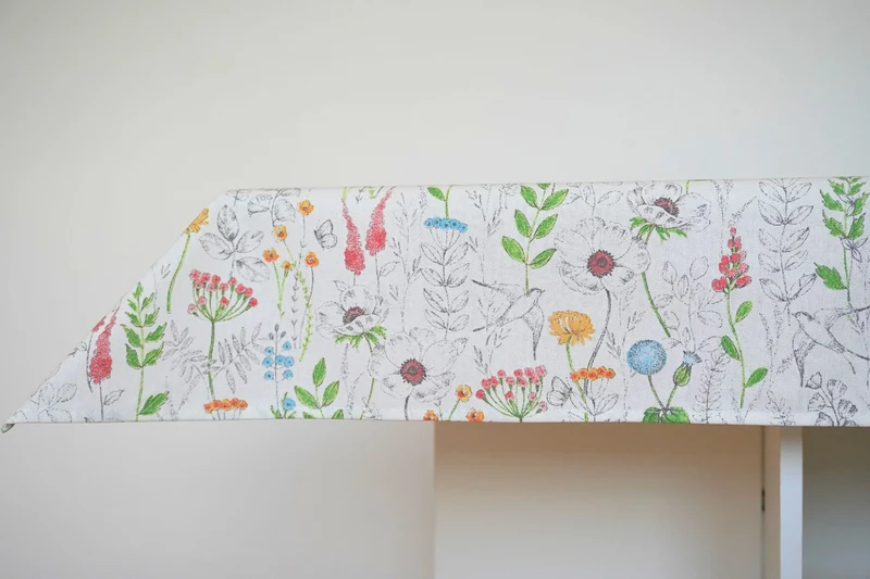 Blumen-Tischdecke, Läufer - Blumen auf weißem Hintergrund