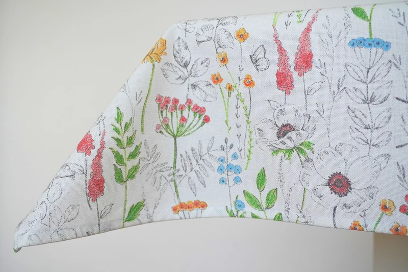 Blumen-Tischdecke, Läufer - Blumen auf weißem Hintergrund