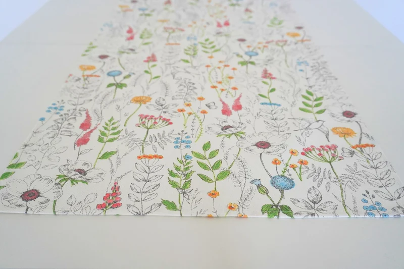 Blumen-Tischdecke, Läufer - Blumen auf weißem Hintergrund