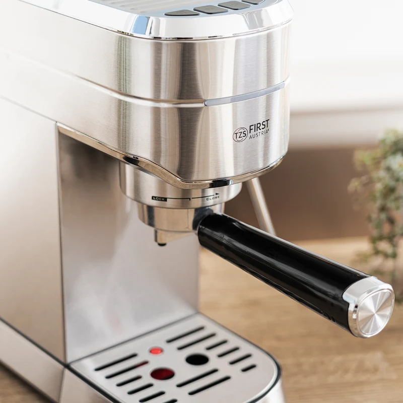 Siebträgermaschine 1,5L, 15 bar, mit Milchschäumer