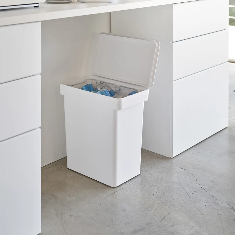 Airtight Trash Can with Casters