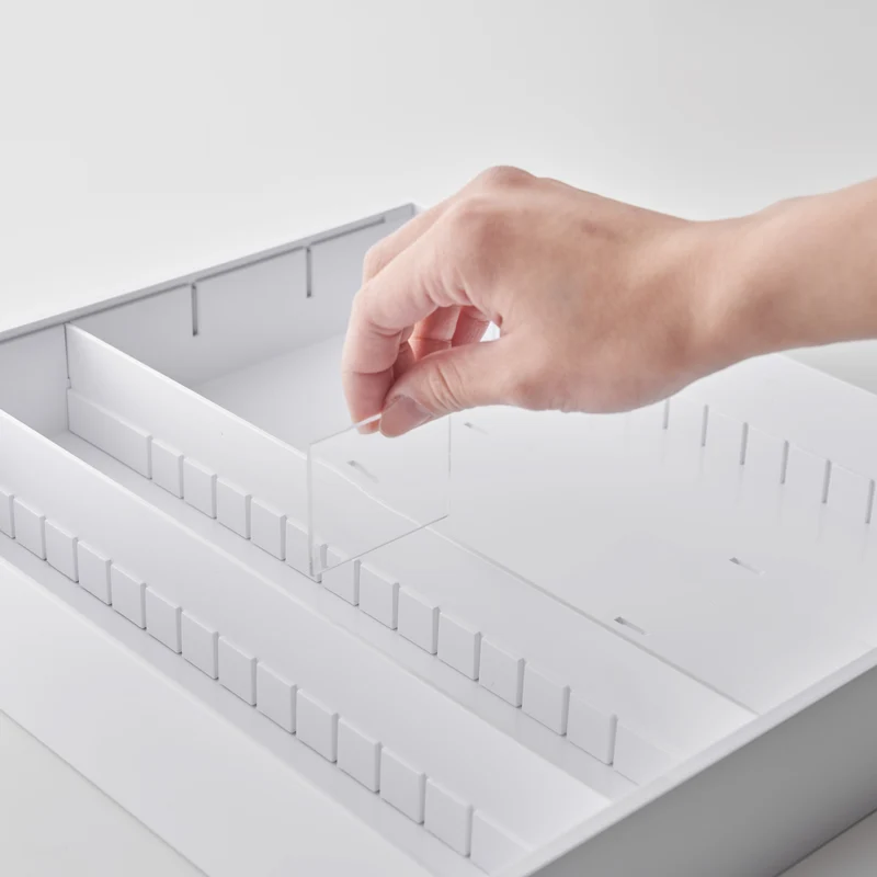 Extendable Cutlery Tray with Angled Compartments