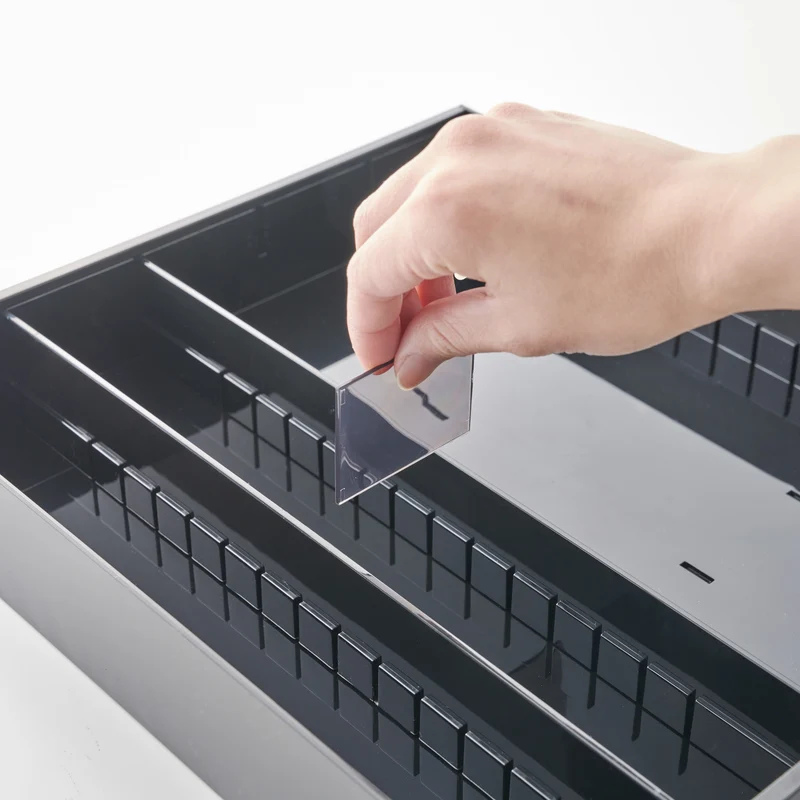 Extendable Cutlery Tray with Angled Compartments
