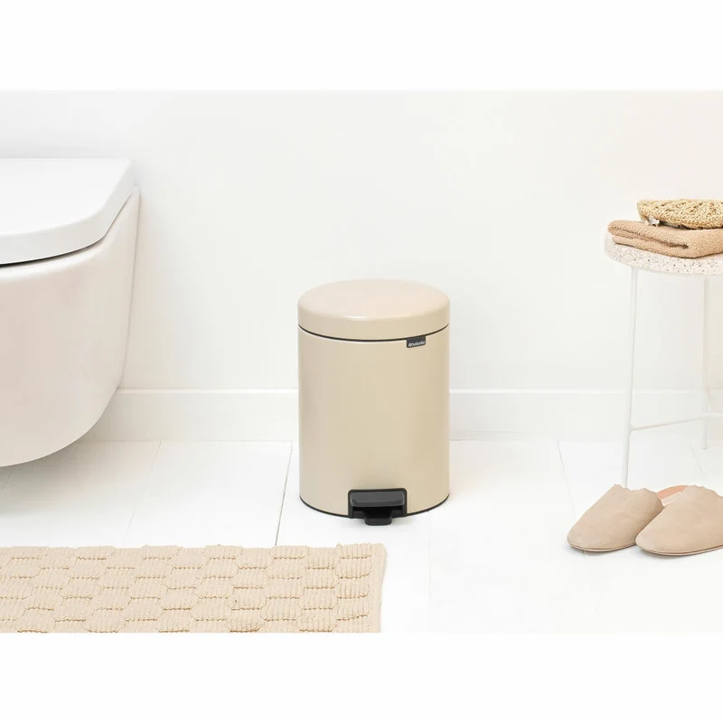 Brabantia Treteimer NewIcon, Kosmetikeimer, Mülleimer, Abfallbehälter, Stahl, Soft Beige, 5 L, 149900