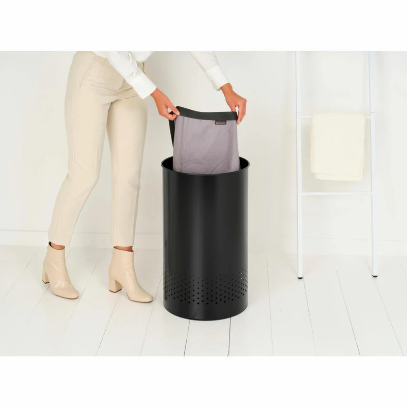 Brabantia Wäschebox Selector, Wäschekorb, Wäschesammler, Stahl / Kunststoff, Matt Black, 60 L, 242380