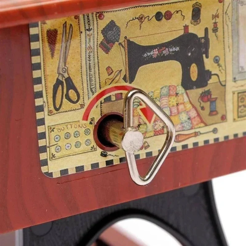 MusicalMachine: Antike Vintage-Nähmaschine Musikdose