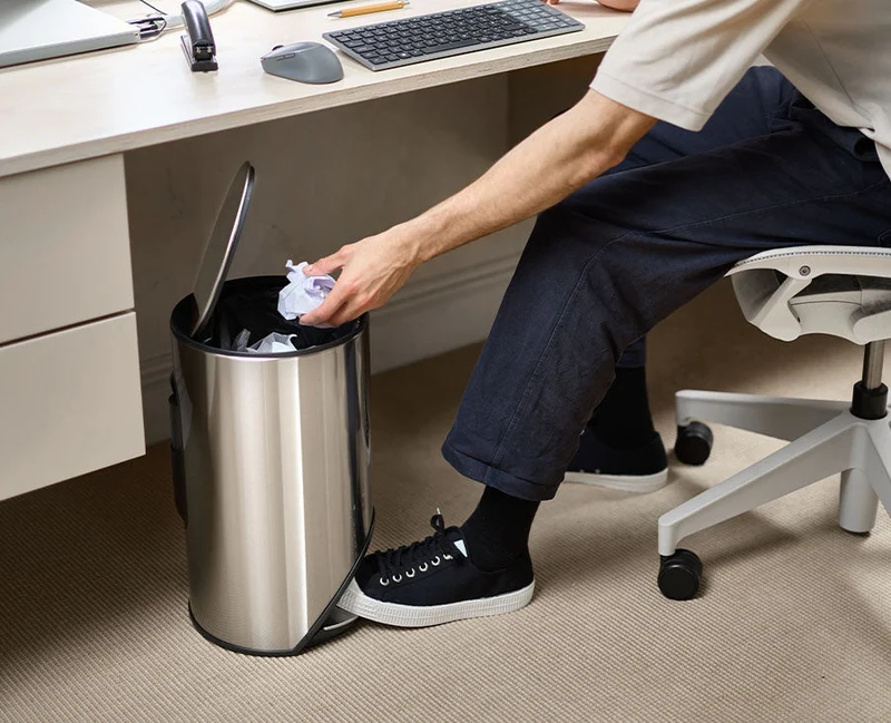 Arc™ 10L Easy-push Edelstahl-Treteimer