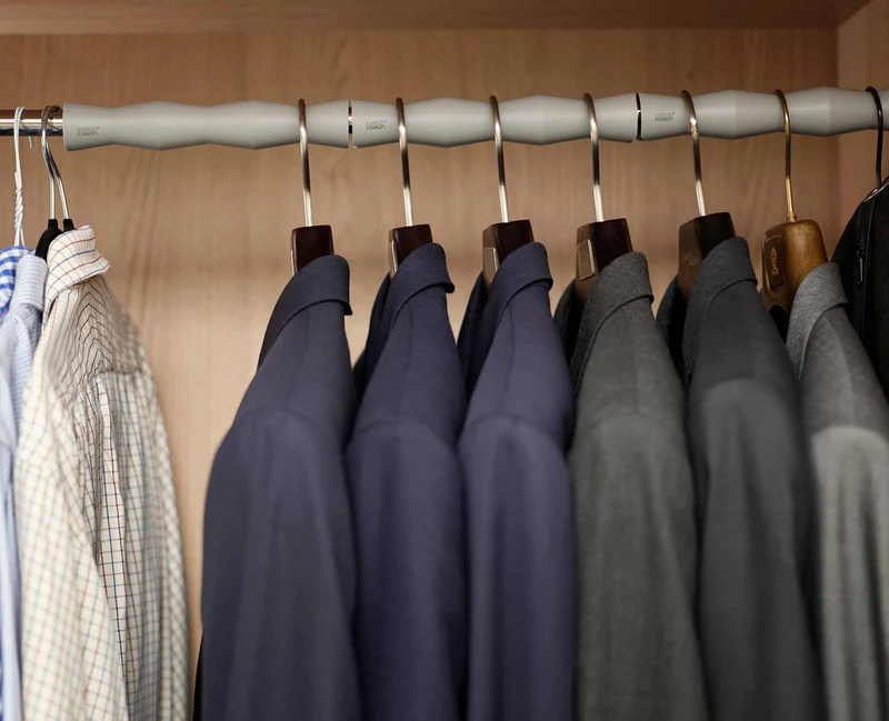 Orderly™ 2er-Pack großer Kleiderbügelabstandshaltersatz, grau