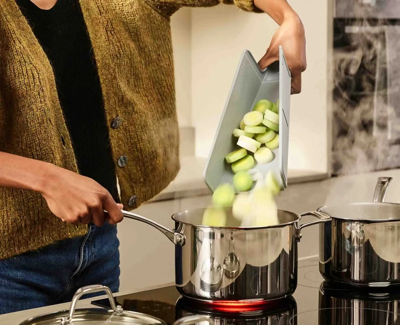 Chop2Pot™ Plus - Faltbares Schneidebrett