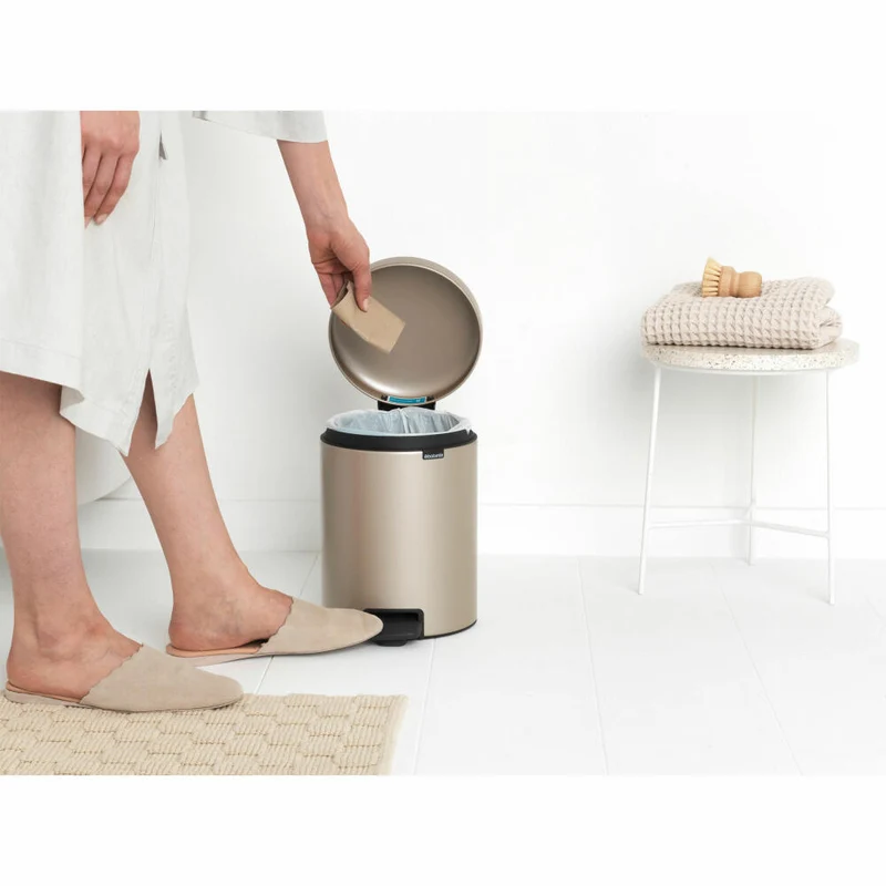 Brabantia Treteimer NewIcon, Kosmetikeimer, Mülleimer, Abfallbehälter, Stahl, Metallic Gold, 5 L, 304422