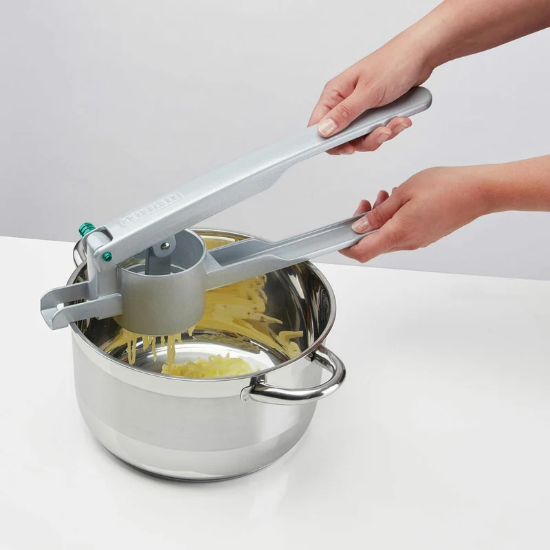 Leifheit Kartoffel- und Spätzlepresse, Kartoffelpresse, Spätzle Presse, Küchenpresse, Alu-Druckguss, 03242