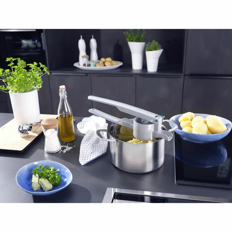 Leifheit Kartoffel- und Spätzlepresse, Kartoffelpresse, Spätzle Presse, Küchenpresse, Alu-Druckguss, 03242