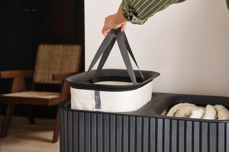 Tota Twin Luxe 90L Wäschetrennkorb mit zwei Fächern mit schwarzem Bambus-Finish
