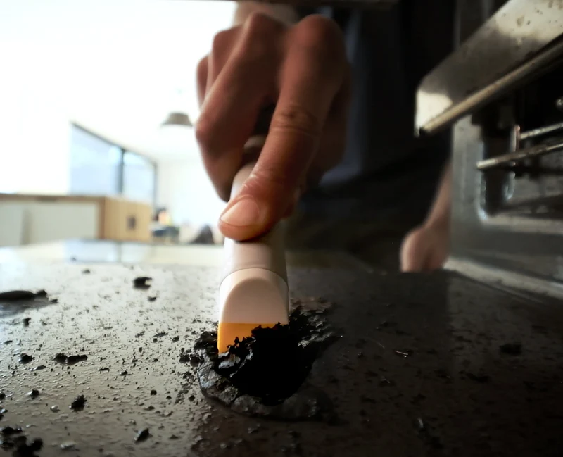 CleanTech™ 3-in-1 Kleine Reinigungsbürste mit Griff
