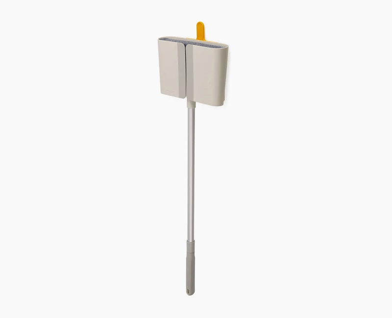CleanTech™ Wandmontierter Besen