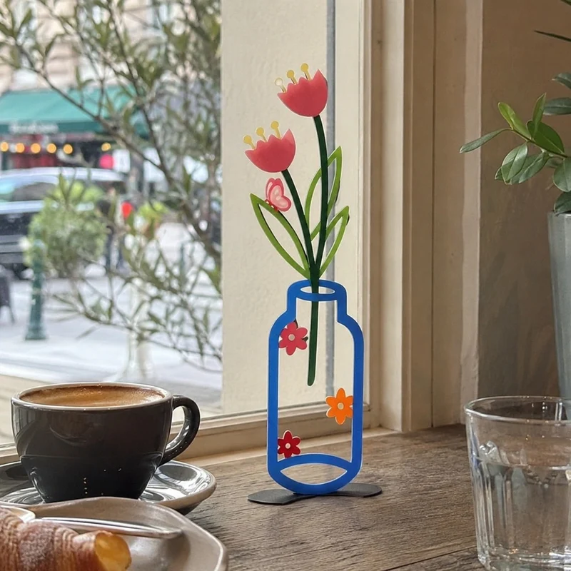 Flower Sketch Desktop Vase Decor