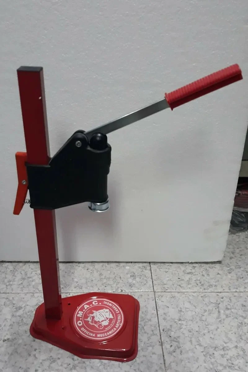 Tappatrice a colonna a leva — O.m.a.c