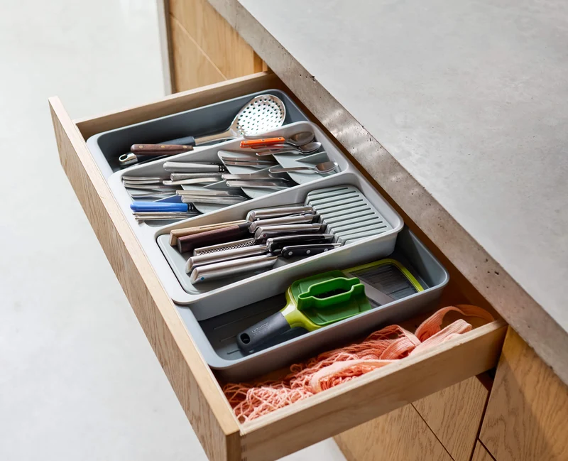 DrawerStore™ Gestufter, erweiterbarer Besteck-, Küchenzubehör- und Messer-Organizer aus recyceltem Plastik