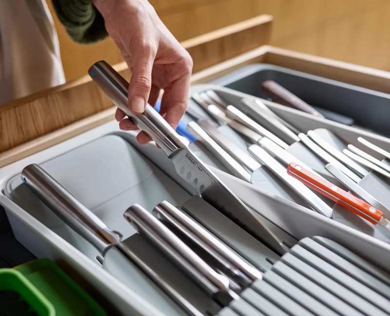 DrawerStore™ Gestufter, erweiterbarer Besteck-, Küchenzubehör- und Messer-Organizer aus recyceltem Plastik
