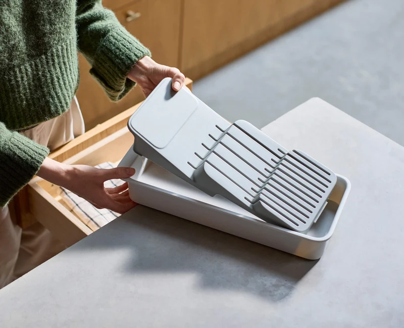 DrawerStore™ Kompakte stufige Messeraufbewahrung aus recyceltem Plastik